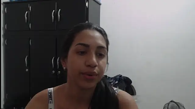 Snapshot of emiliz-queen chatting on July 17, 2026, 5:10 pm emiliz-queen online show from July 17, 2026, 5:10 pm