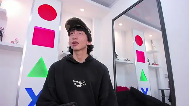 Snapshot of Cody_Bloom chatting on December 18, 2025, 4:06 am Cody Bloom online show from December 18, 2025, 4:06 am