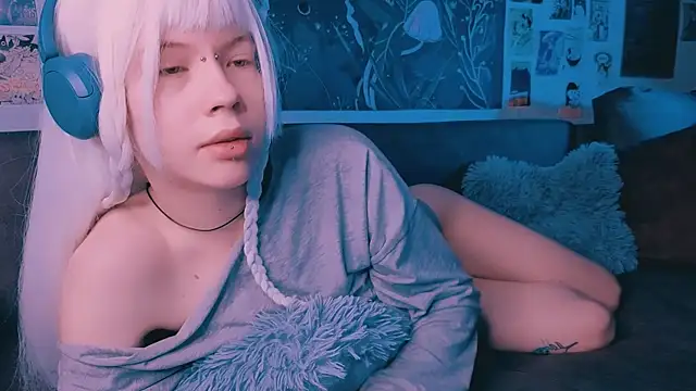 PeacchyPawss online show from April 9, 2026, 3:08 am