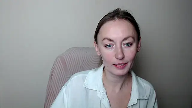 Snapshot of LiaSeass_ chatting on February 19, 2026, 7:49 am LiaSeass online show from February 19, 2026, 7:49 am