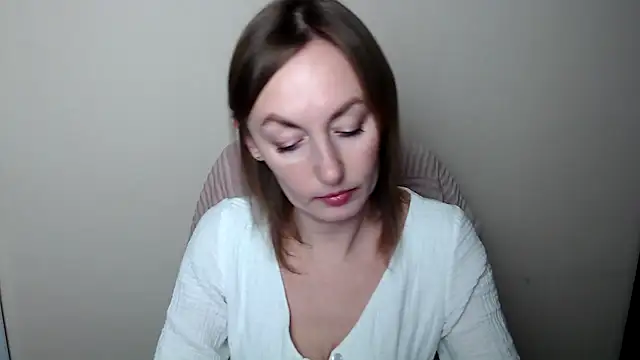 Snapshot of LiaSeass_ chatting on February 14, 2026, 1:11 pm LiaSeass online show from February 14, 2026, 1:11 pm