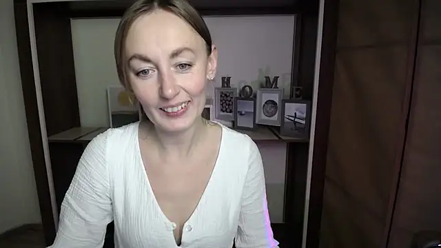 Snapshot of LiaSeass_ chatting on February 9, 2026, 3:32 pm LiaSeass online show from February 9, 2026, 3:32 pm