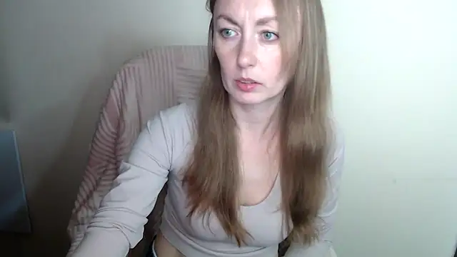 Snapshot of LiaSeass_ chatting on May 8, 2026, 12:20 pm LiaSeass online show from May 8, 2026, 12:20 pm