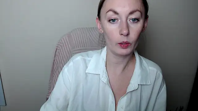 Snapshot of LiaSeass_ chatting on February 17, 2026, 1:19 pm LiaSeass online show from February 17, 2026, 1:19 pm