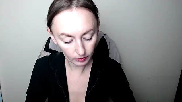 Snapshot of LiaSeass_ chatting on February 28, 2026, 12:49 pm LiaSeass online show from February 28, 2026, 12:49 pm