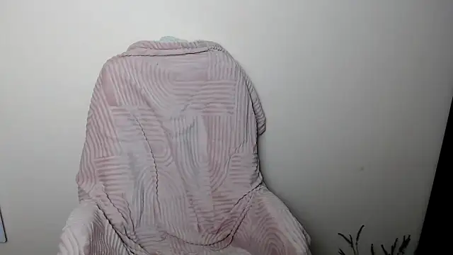 Snapshot of LiaSeass_ chatting on February 1, 2026, 12:36 pm LiaSeass online show from February 1, 2026, 12:36 pm