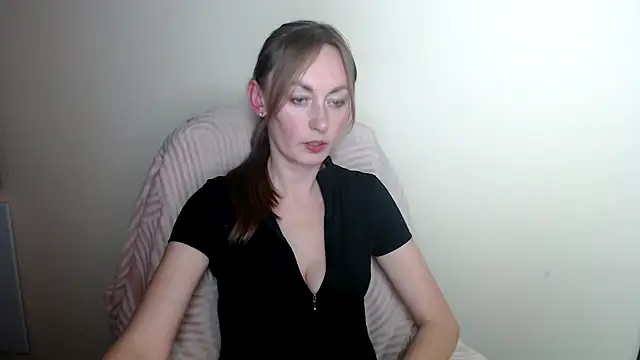 Snapshot of LiaSeass_ chatting on May 4, 2026, 1:14 pm LiaSeass online show from May 4, 2026, 1:14 pm