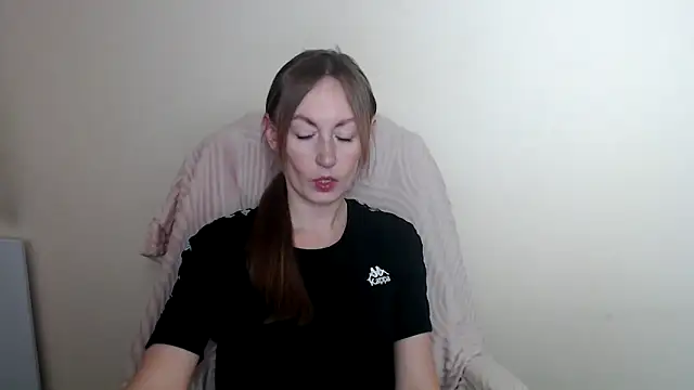 Snapshot of LiaSeass_ chatting on May 6, 2026, 11:58 am LiaSeass online show from May 6, 2026, 11:58 am