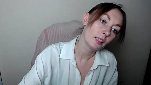 Snapshot of LiaSeass_ chatting on February 24, 2026, 1:01 pm LiaSeass online show from February 24, 2026, 1:01 pm