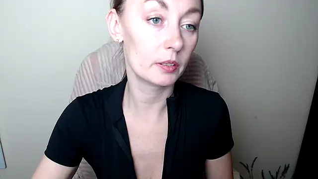 Snapshot of LiaSeass_ chatting on February 13, 2026, 10:15 am LiaSeass online show from February 13, 2026, 10:15 am