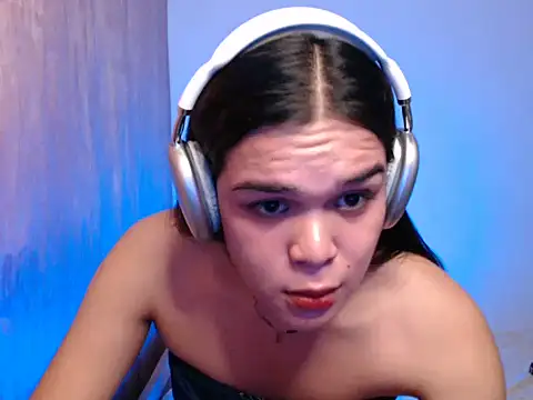 Snapshot of stripyapril chatting on June 27, 2026, 12:22 pm stripyapril online show from June 27, 2026, 12:22 pm