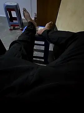 SHARIF12123 online show from April 18, 2026, 8:38 am