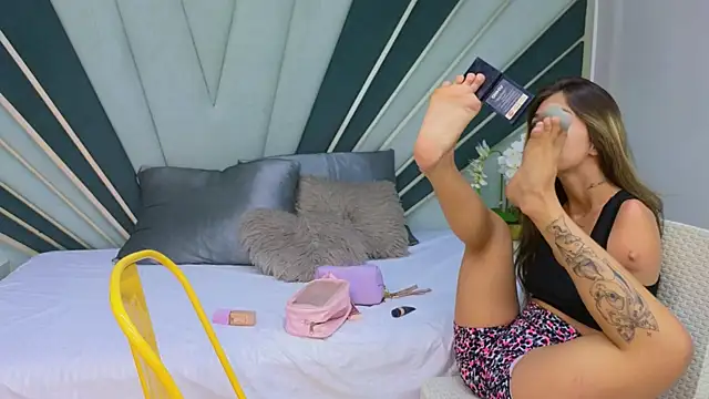 Snapshot of DulceeEsmeralda chatting on February 20, 2026, 1:57 pm DulceeEsmeralda online show from February 20, 2026, 1:57 pm