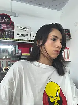 lunaluxury22 online show from March 31, 2026, 1:24 pm