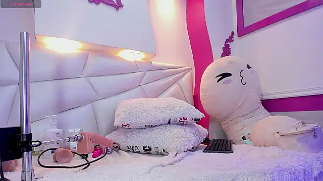 Snapshot of isa_fox_23 chatting on February 19, 2026, 7:11 pm isa fox 23 online show from February 19, 2026, 7:11 pm