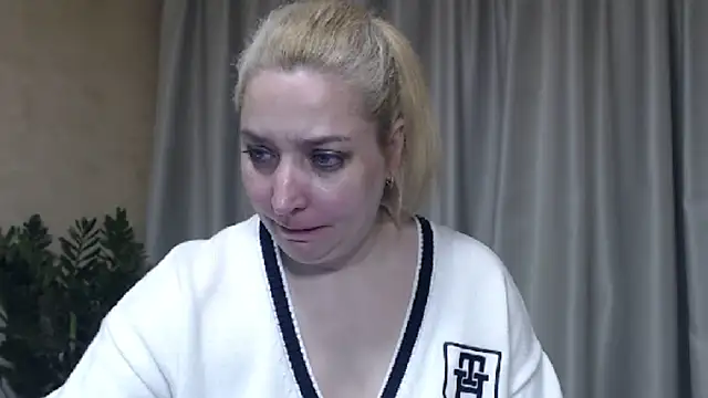 Snapshot of sweetpussy13 chatting on April 19, 2026, 5:41 am sweetpussy13 online show from April 19, 2026, 5:41 am