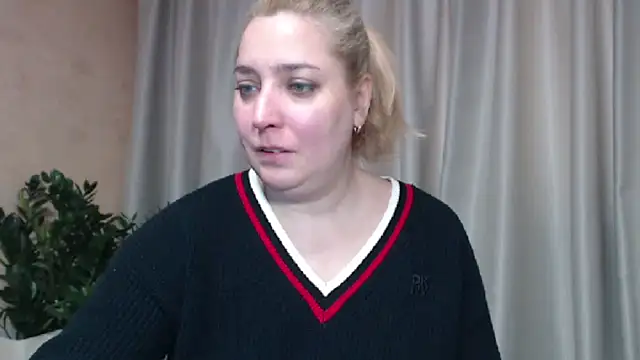 Snapshot of sweetpussy13 chatting on January 16, 2026, 7:45 am sweetpussy13 online show from January 16, 2026, 7:45 am