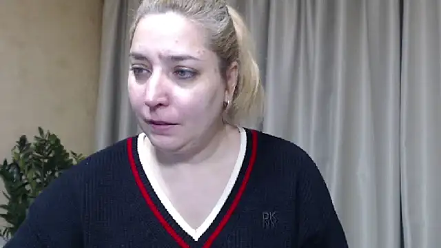 Snapshot of sweetpussy13 chatting on February 14, 2026, 6:13 am sweetpussy13 online show from February 14, 2026, 6:13 am