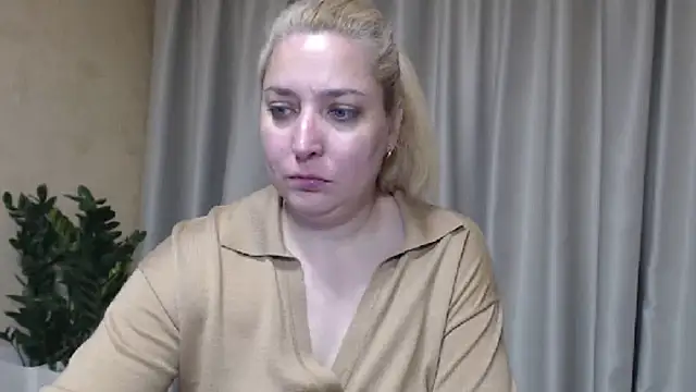 Snapshot of sweetpussy13 chatting on May 20, 2026, 5:48 am sweetpussy13 online show from May 20, 2026, 5:48 am