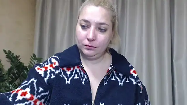 Snapshot of sweetpussy13 chatting on December 16, 2025, 6:06 am sweetpussy13 online show from December 16, 2025, 6:06 am