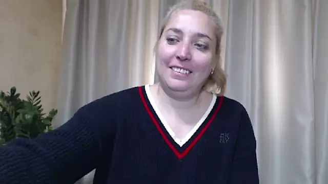 Snapshot of sweetpussy13 chatting on May 15, 2026, 7:06 am sweetpussy13 online show from May 15, 2026, 7:06 am