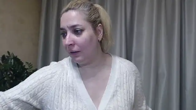 Snapshot of sweetpussy13 chatting on February 17, 2026, 6:33 am sweetpussy13 online show from February 17, 2026, 6:33 am