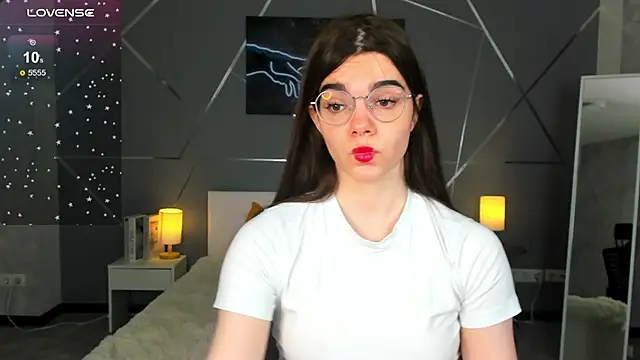 Snapshot of miss__evelyne chatting on January 19, 2026, 1:31 am miss evelyne online show from January 19, 2026, 1:31 am