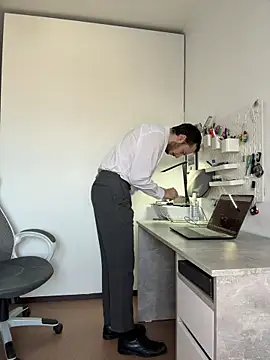 Lovebackground online show from March 6, 2026, 7:36 am