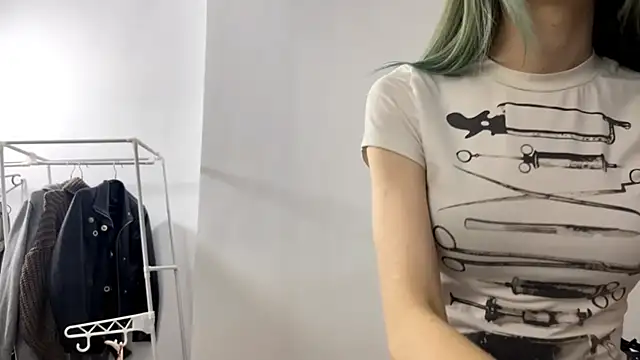 Snapshot of MerIeBremmer chatting on December 16, 2025, 5:06 pm MerIeBremmer online show from December 16, 2025, 5:06 pm