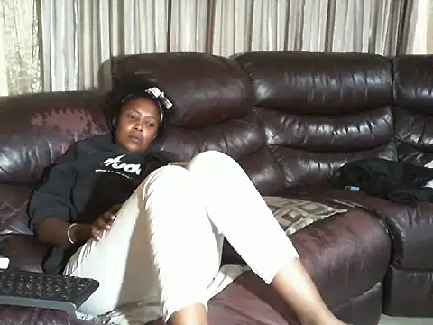 Snapshot of Caramel-goddess18 chatting on March 25, 2026, 10:47 am Caramel-goddess18 online show from March 25, 2026, 10:47 am