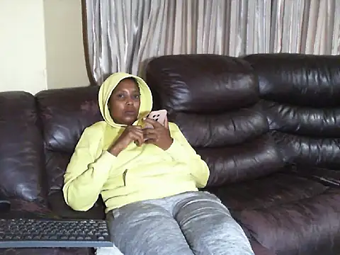 Snapshot of Caramel-goddess18 chatting on March 9, 2026, 7:01 am Caramel-goddess18 online show from March 9, 2026, 7:01 am