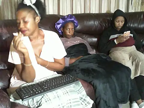Snapshot of Caramel-goddess18 chatting on March 22, 2026, 8:16 am Caramel-goddess18 online show from March 22, 2026, 8:16 am
