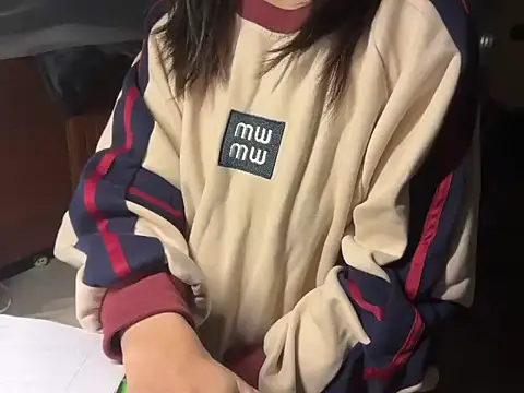 Snapshot of Chichi_86 chatting on December 15, 2025, 5:52 pm Chichi 86 online show from December 15, 2025, 5:52 pm