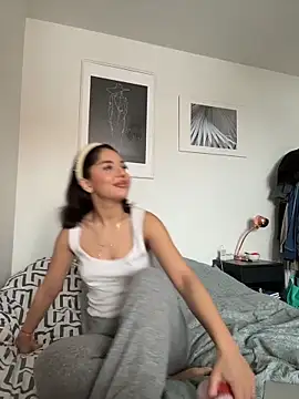 Snapshot of SilkyMira chatting on February 12, 2026, 11:32 am SilkyMira online show from February 12, 2026, 11:32 am