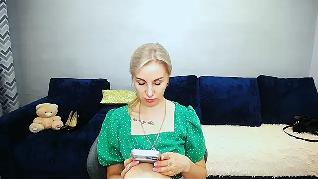 Snapshot of Hanna--Sweet chatting on July 15, 2026, 12:01 pm Hanna--Sweet online show from July 15, 2026, 12:01 pm