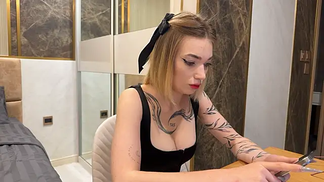 Snapshot of Mary_Harriss chatting on December 21, 2025, 11:05 pm Mary Harriss online show from December 21, 2025, 11:05 pm