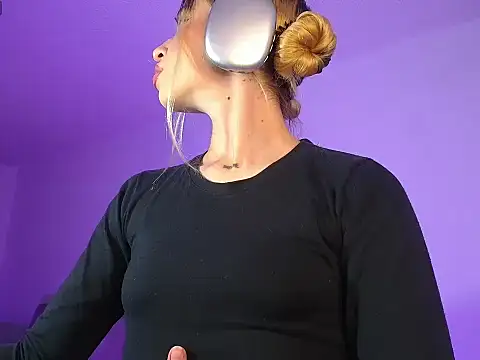 Snapshot of alina_lee chatting on January 8, 2026, 2:06 am alina lee online show from January 8, 2026, 2:06 am