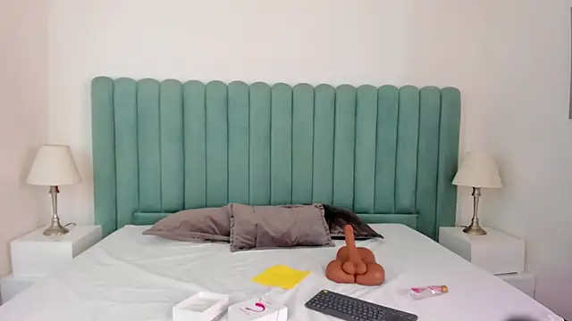 Scarlett  Noir online show from April 11, 2026, 3:59 pm