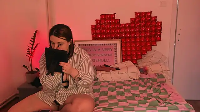 Amber-Tender online show from April 1, 2026, 10:38 am