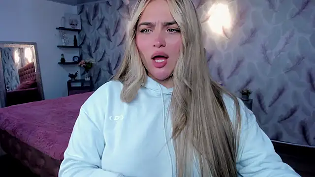 Luna volk  online show from January 9, 2026, 3:02 am