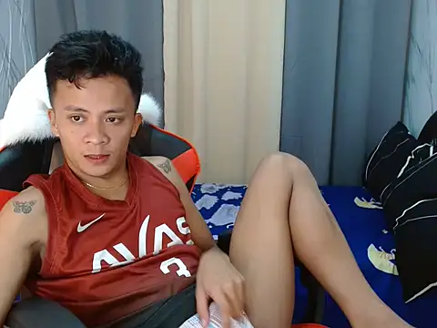 ur twinkKirk6969 online show from April 22, 2026, 12:01 pm