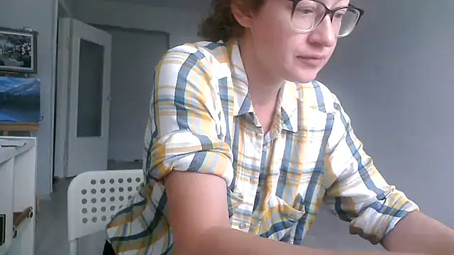 Snapshot of Alice_newhome chatting on June 20, 2026, 9:47 am Alice newhome online show from June 20, 2026, 9:47 am