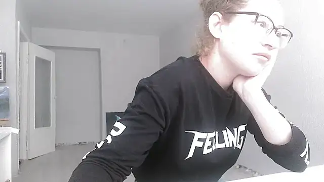 Snapshot of Alice_newhome chatting on June 16, 2026, 8:25 am Alice newhome online show from June 16, 2026, 8:25 am