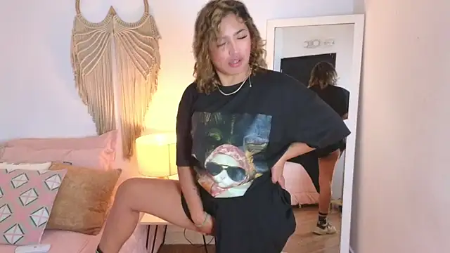 Snapshot of Grecia_Miller_ chatting on December 22, 2025, 12:16 pm Grecia Miller online show from December 22, 2025, 12:16 pm