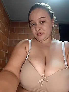 Snapshot of MMia_18 chatting on January 6, 2026, 11:20 pm MMia 18 online show from January 6, 2026, 11:20 pm