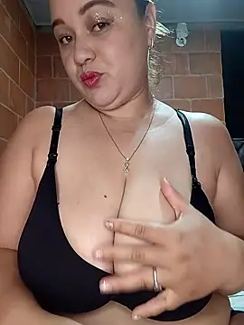 Snapshot of MMia_18 chatting on January 12, 2026, 10:33 am MMia 18 online show from January 12, 2026, 10:33 am