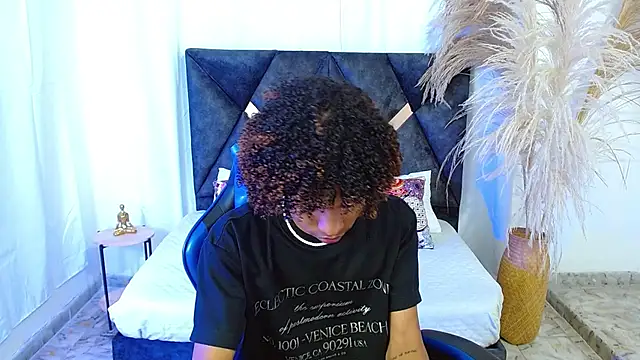 angelll18  online show from February 4, 2026, 8:26 pm