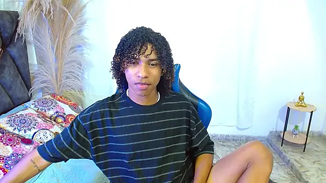 angelll18  online show from May 27, 2026, 9:00 pm