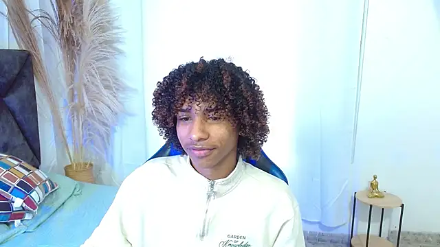 angelll18  online show from December 20, 2025, 9:39 pm