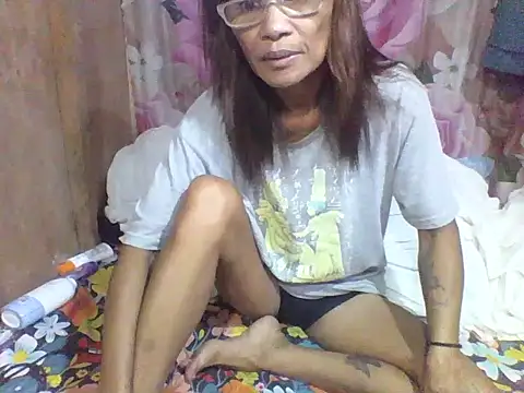 Snapshot of Petite_elise chatting on June 14, 2026, 10:11 pm Petite elise online show from June 14, 2026, 10:11 pm